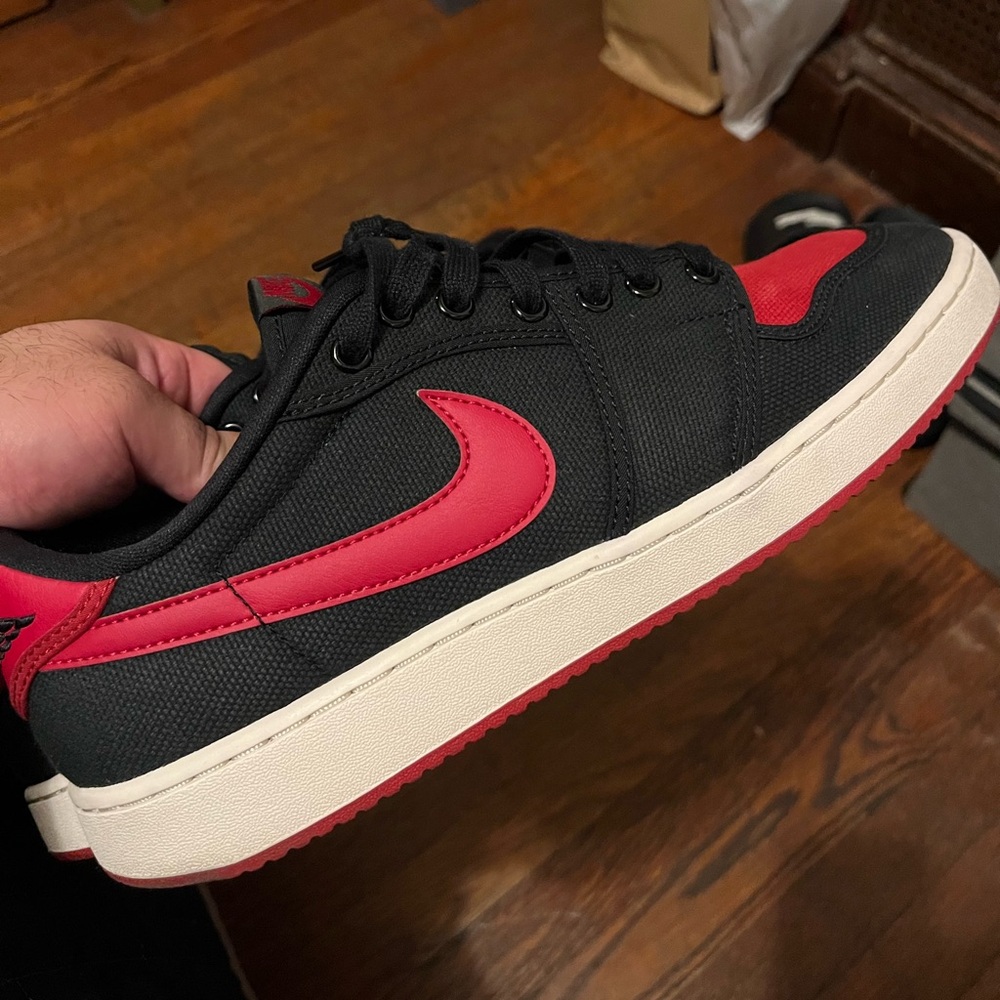 MENS NIKE “AJKO” SIZE 10 (USED IN GOOD CONDITION)
